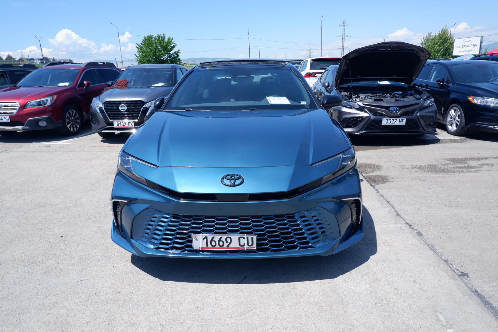 Toyota Camry 2025 — photo 2