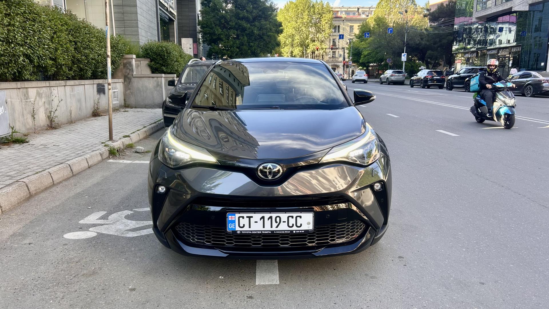 Toyota C-HR 2022 — photo 2