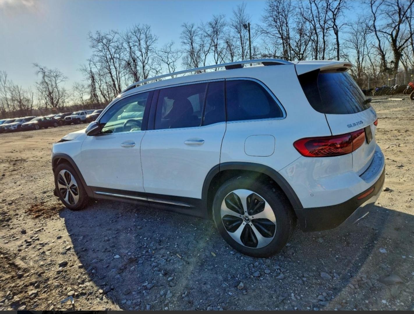 Mercedes-Benz GLB-250 2024 — photo 2