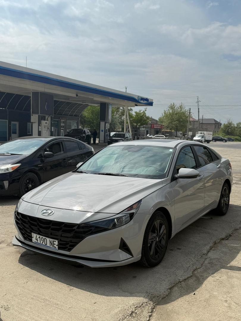 Hyundai Elantra 2022 — photo 2