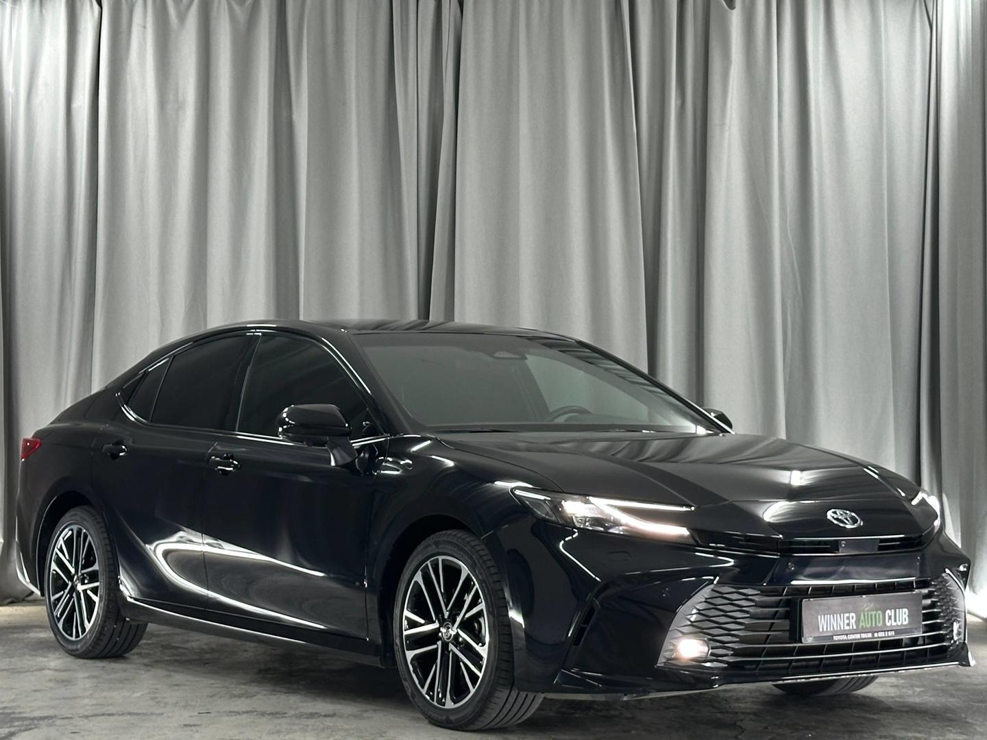 Toyota Camry 2024 — photo 2