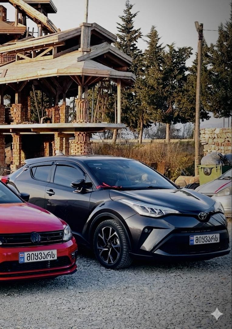 Toyota C-HR 2021 — photo 2