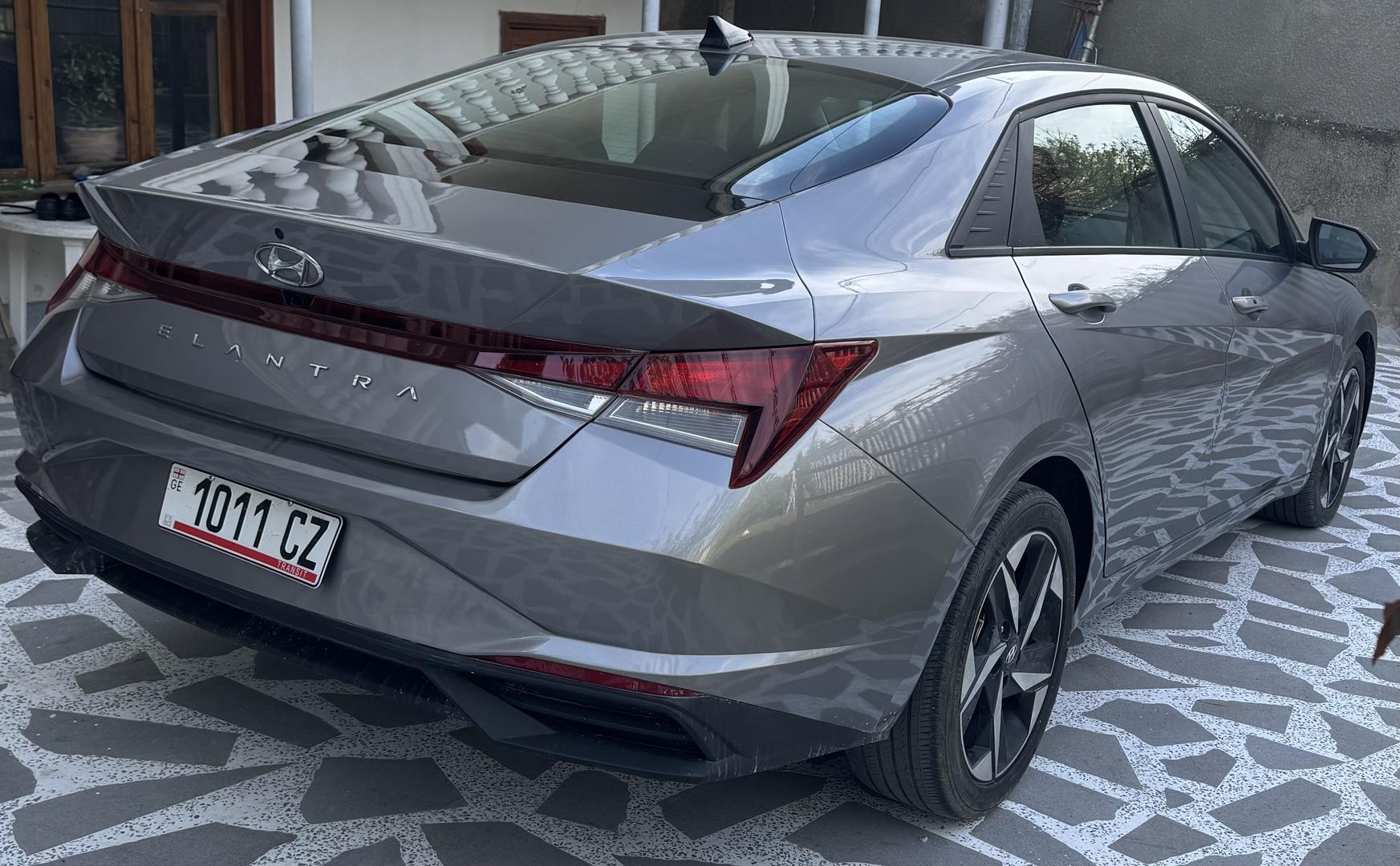 Hyundai Elantra 2022 — photo 2