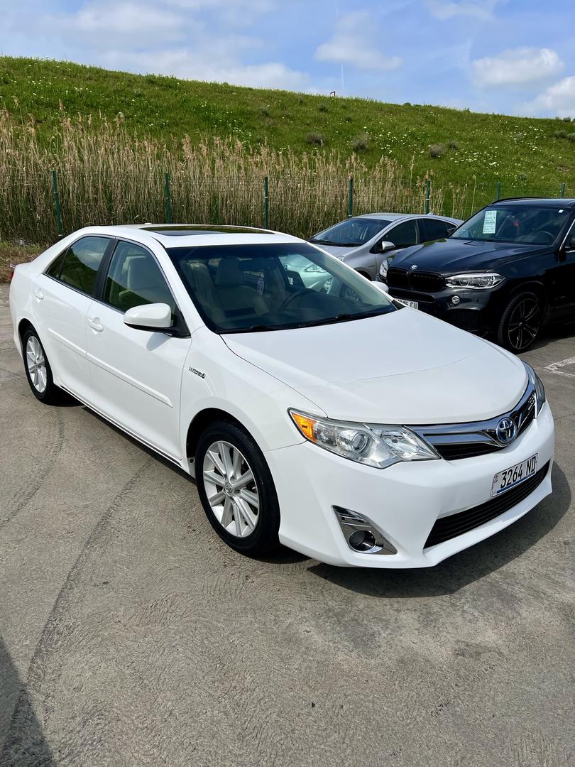 Toyota Camry 2013 — photo 2