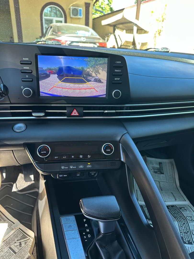 Hyundai Elantra 2022 — photo 2