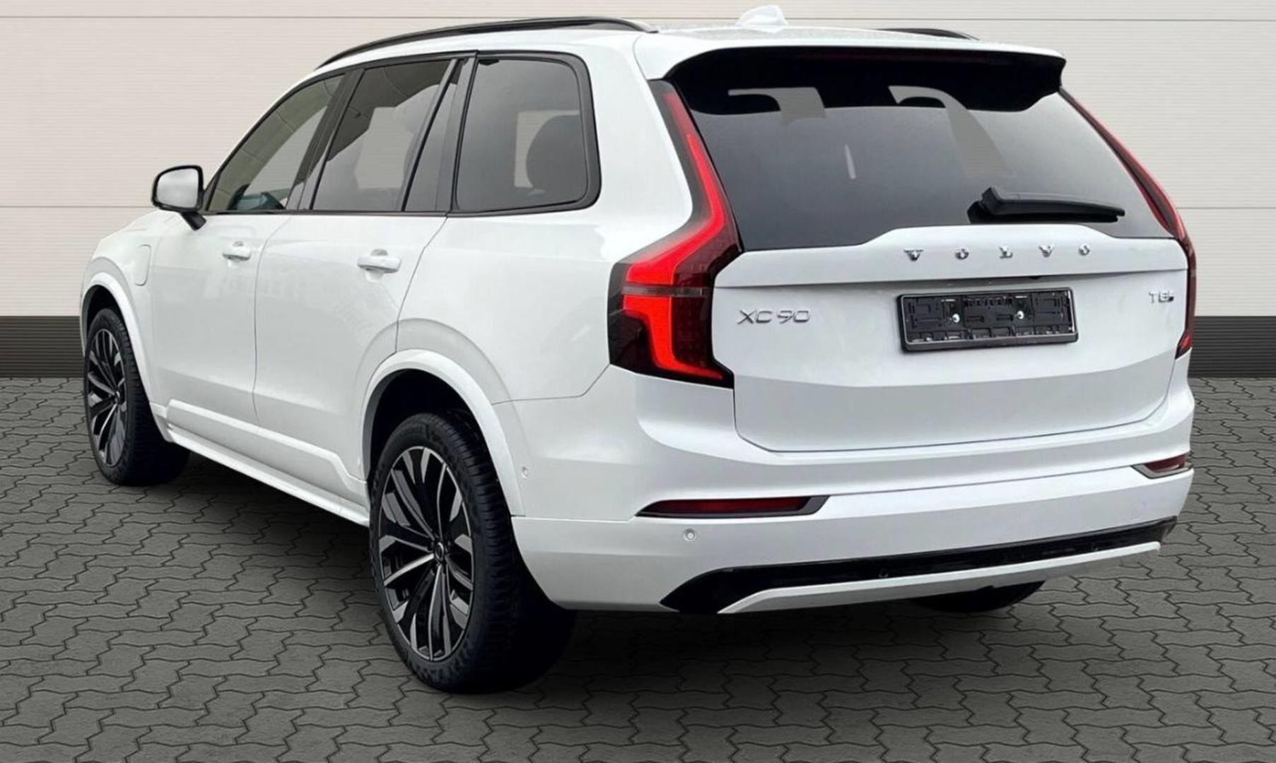 Volvo XC 90 2025 — photo 2