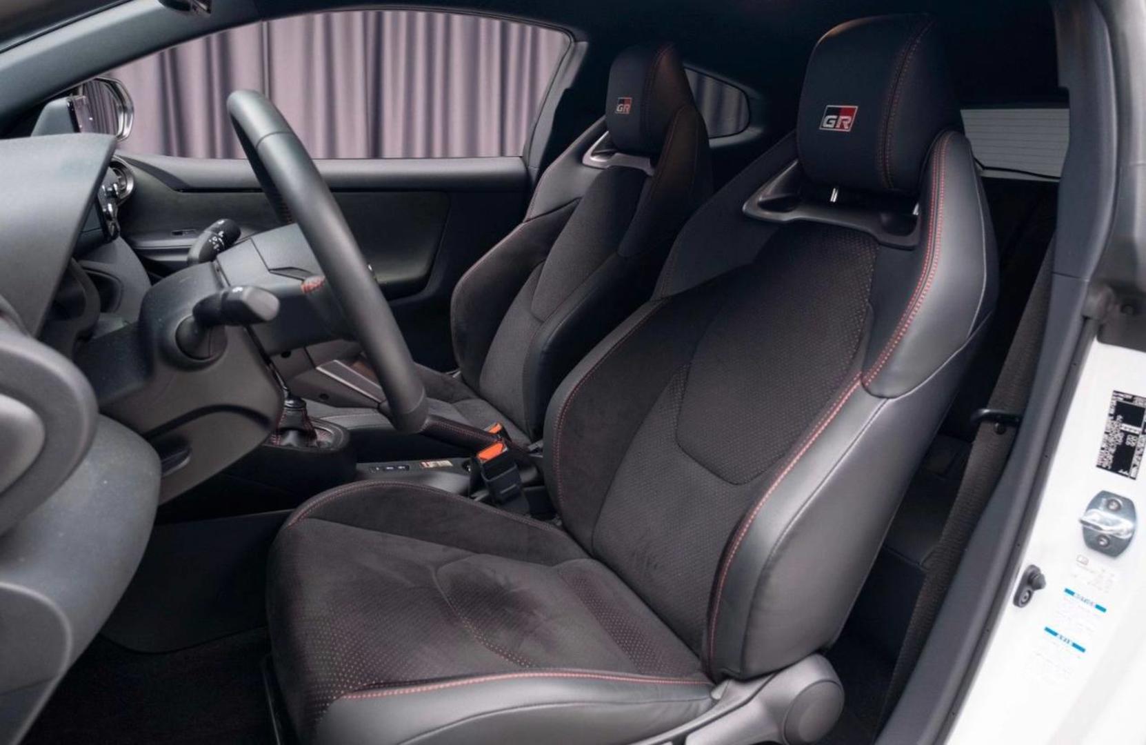 Toyota Yaris 2024 — photo 2
