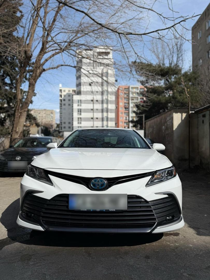 Toyota Camry 2021 — photo 2