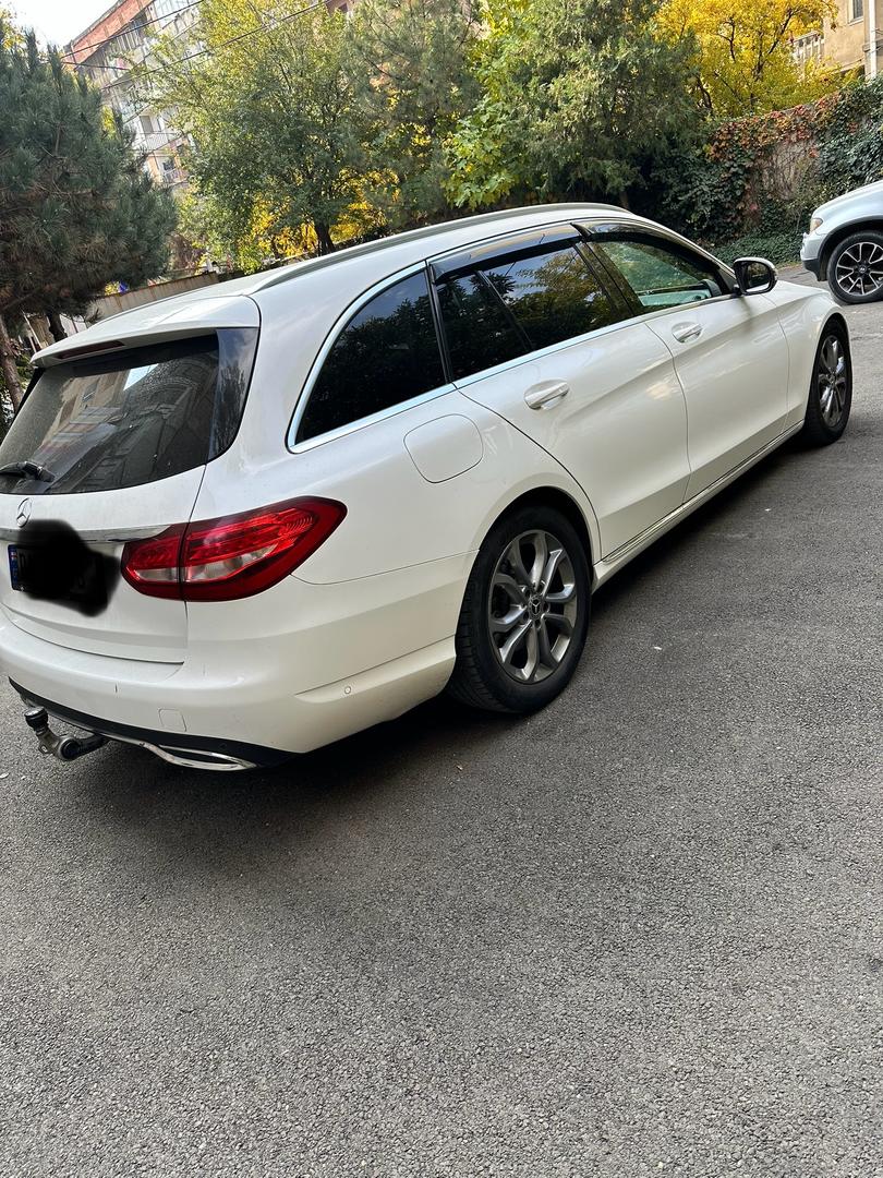 Mercedes-Benz C 200 2017 — photo 2