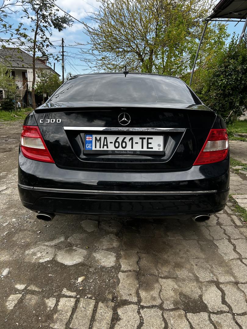 Mercedes-Benz C 300 2010 — photo 2