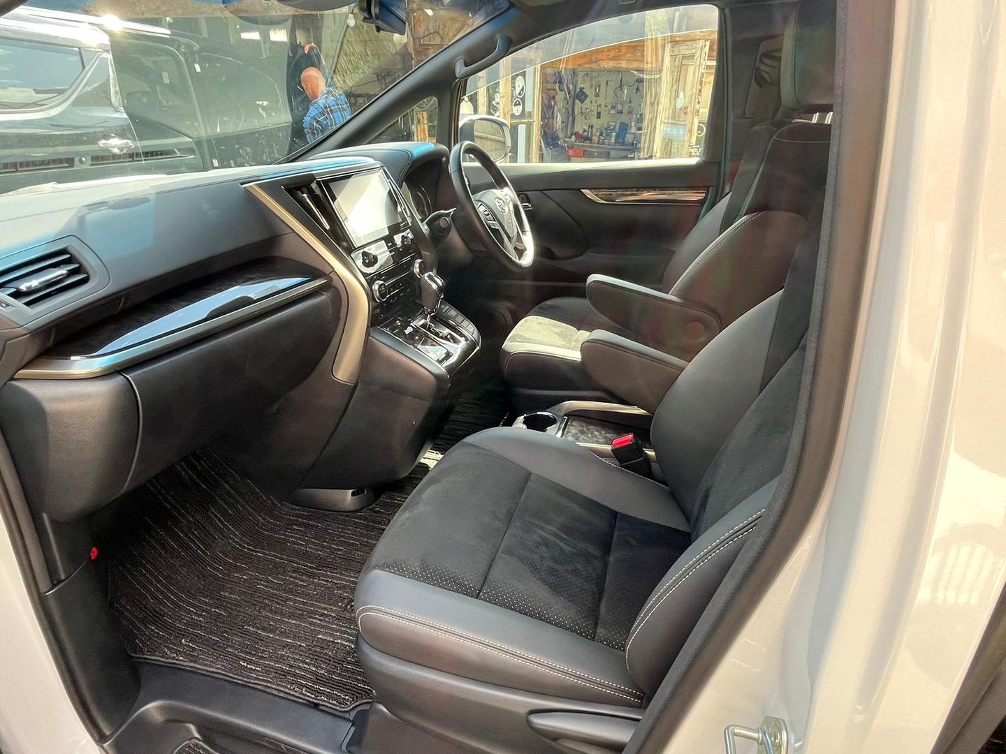 Toyota Alphard 2022 — photo 2