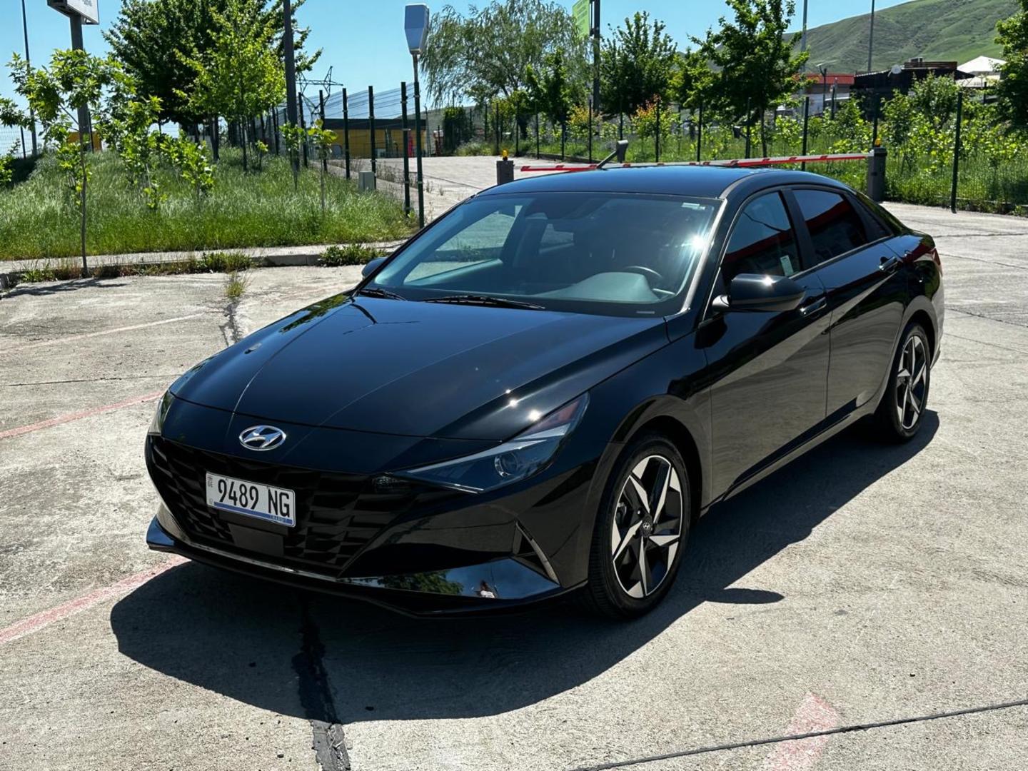 Hyundai Elantra 2022 — photo 2