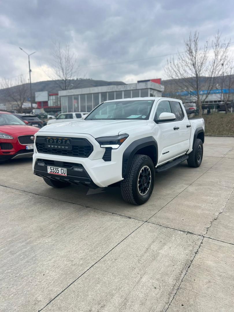 Toyota Tacoma 2025 — photo 2