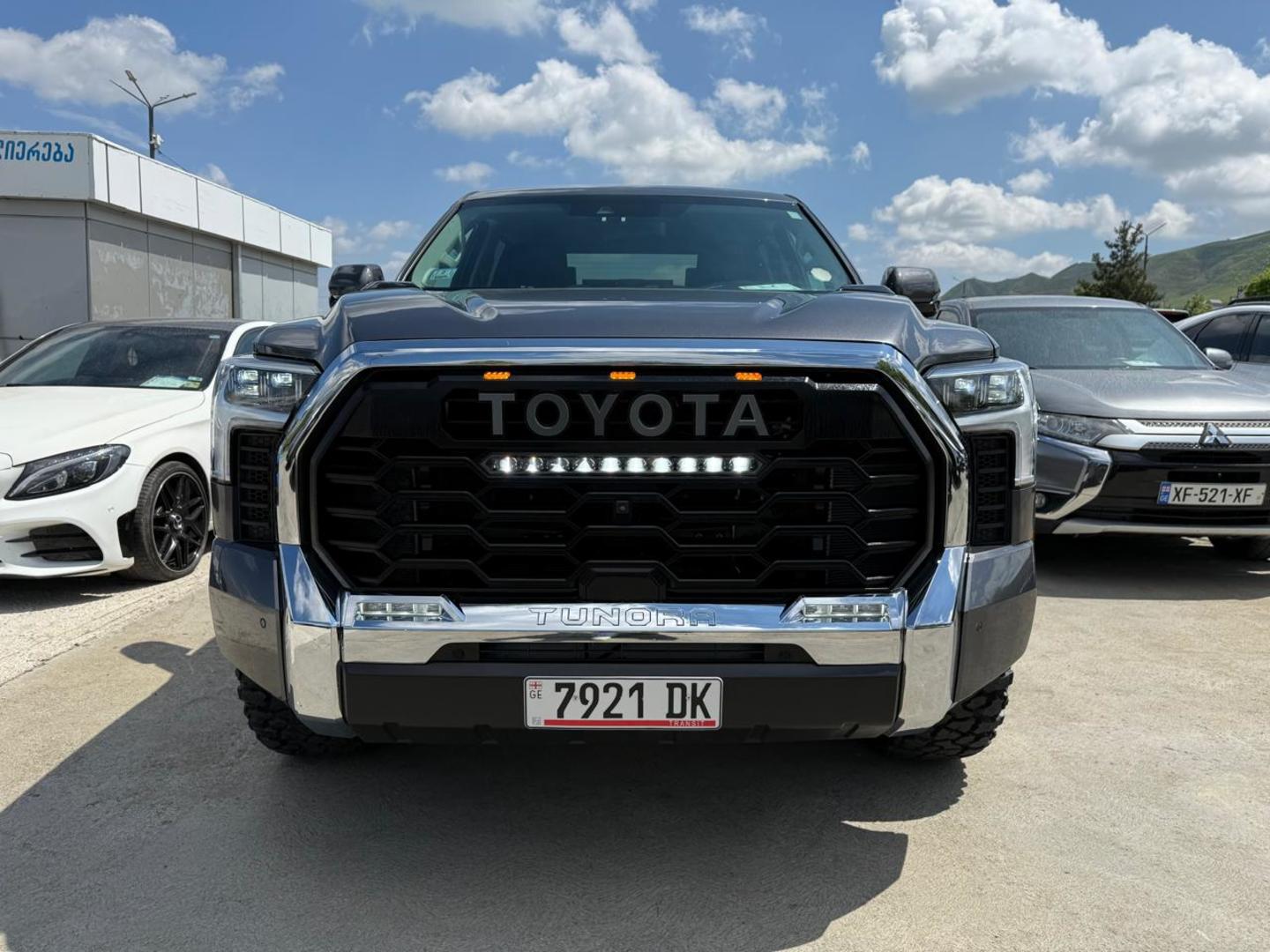 Toyota Tundra 2024 — photo 2