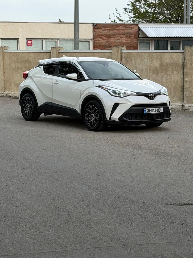Toyota C-HR 2021 — photo 2