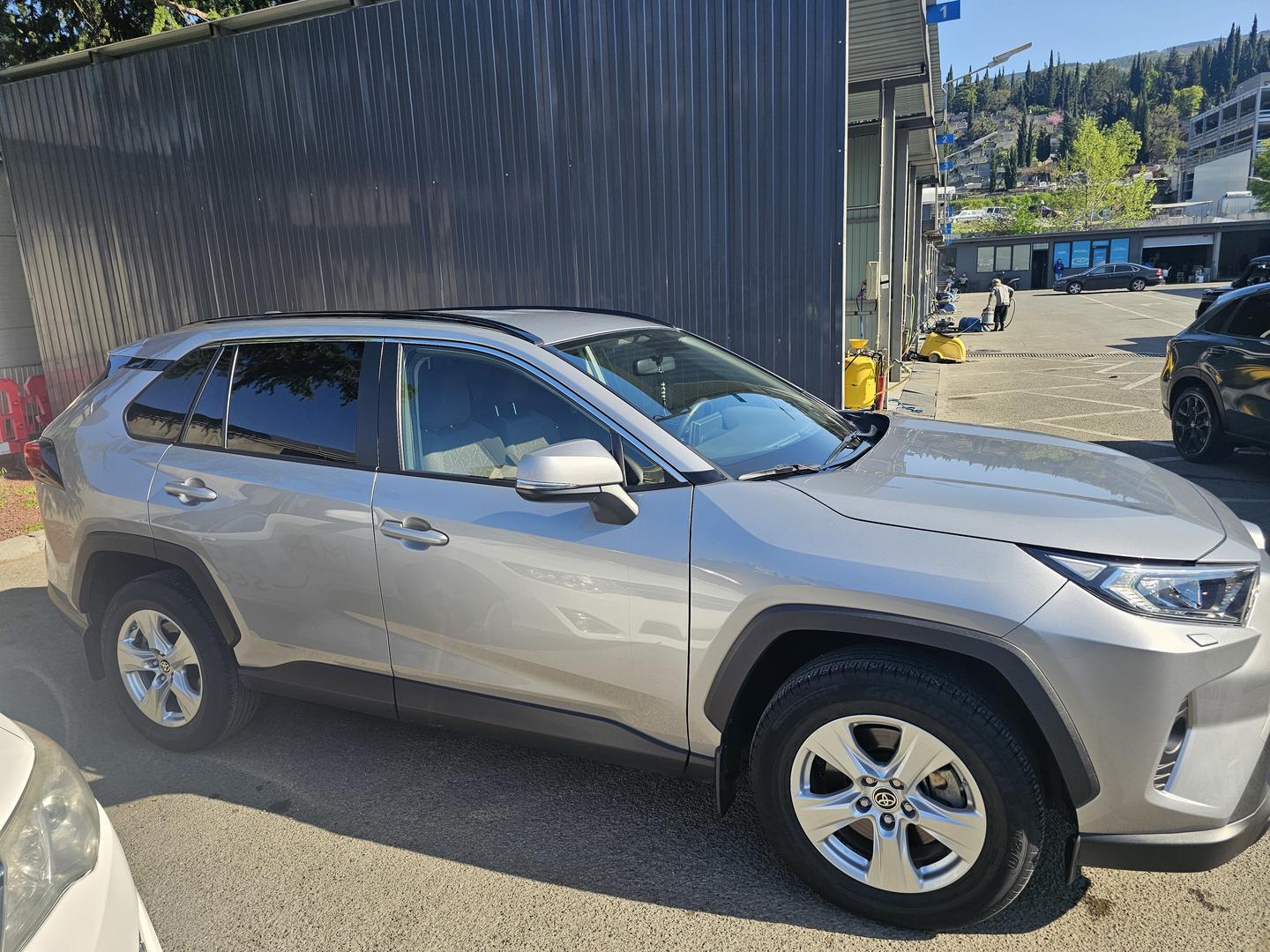Toyota RAV 4 2021 — photo 2
