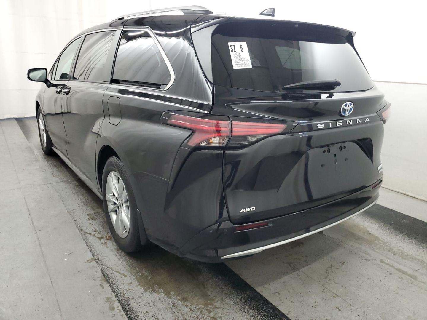 Toyota Sienna 2022 — photo 2