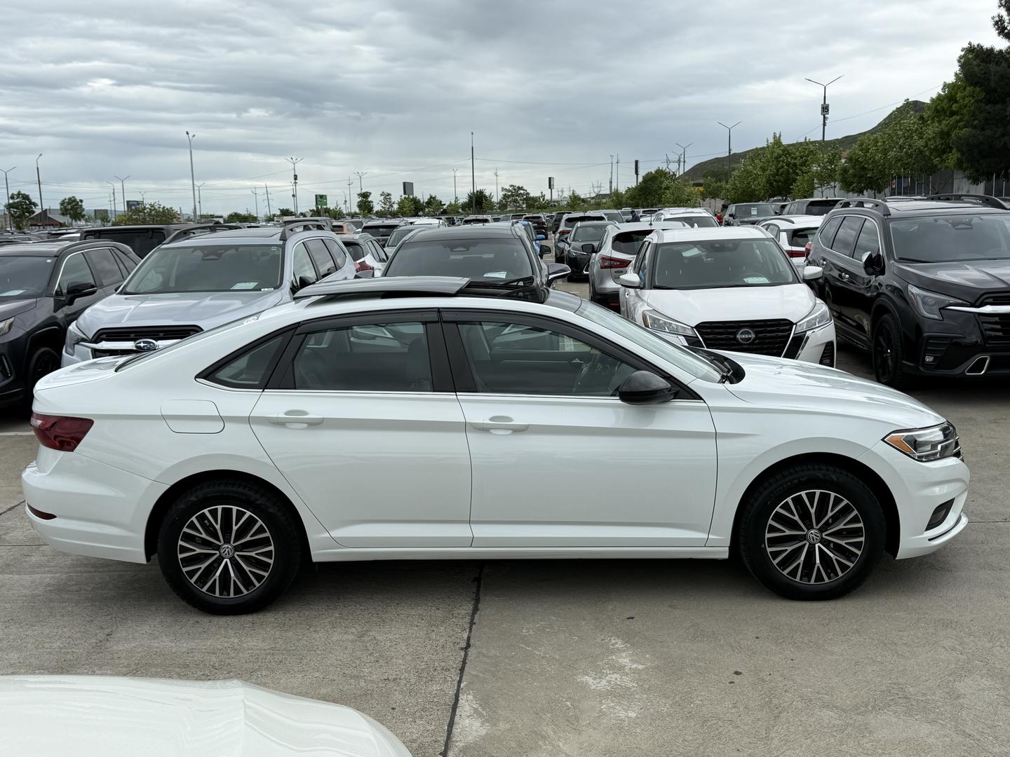 Volkswagen Jetta 2021 — photo 2
