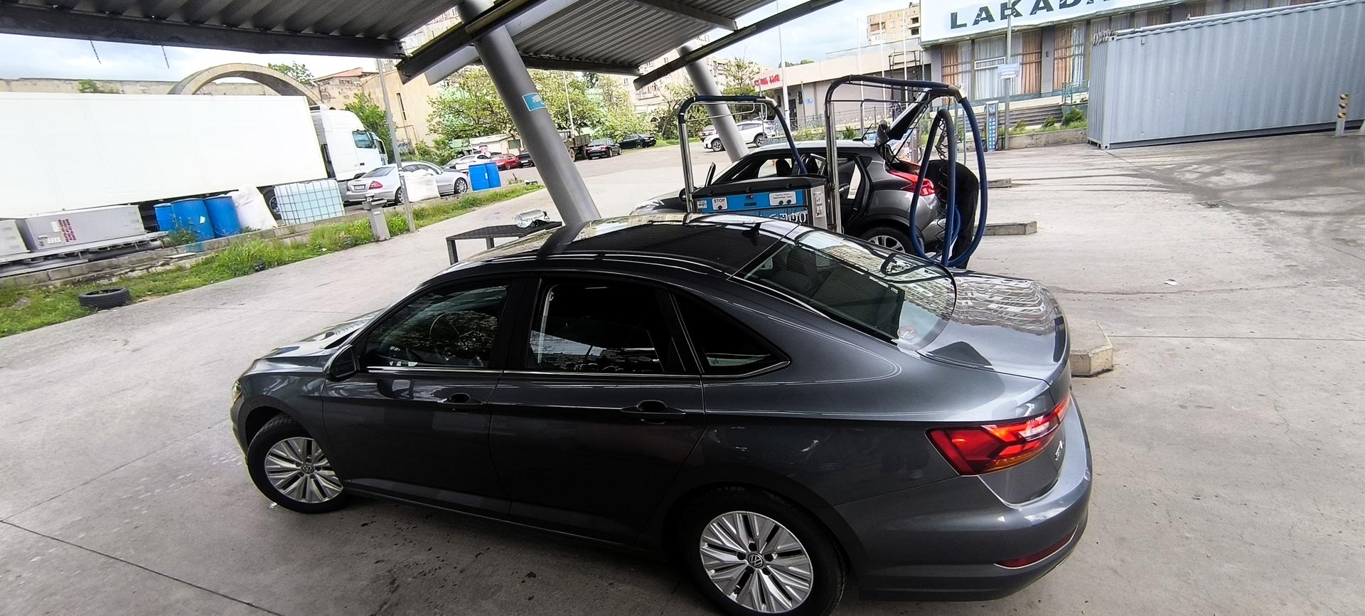 Volkswagen Jetta 2019 — photo 2