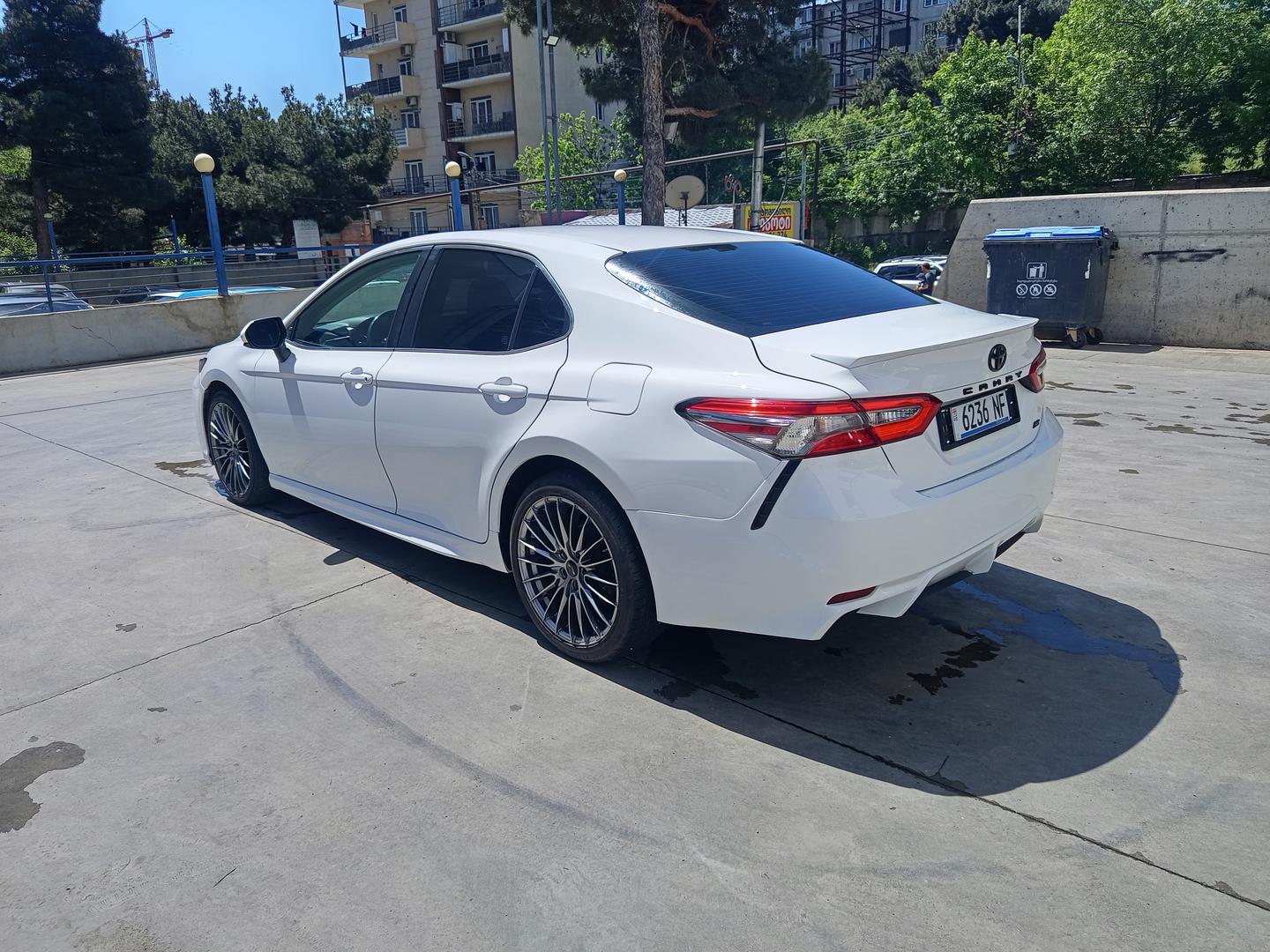 Toyota Camry 2017 — photo 2