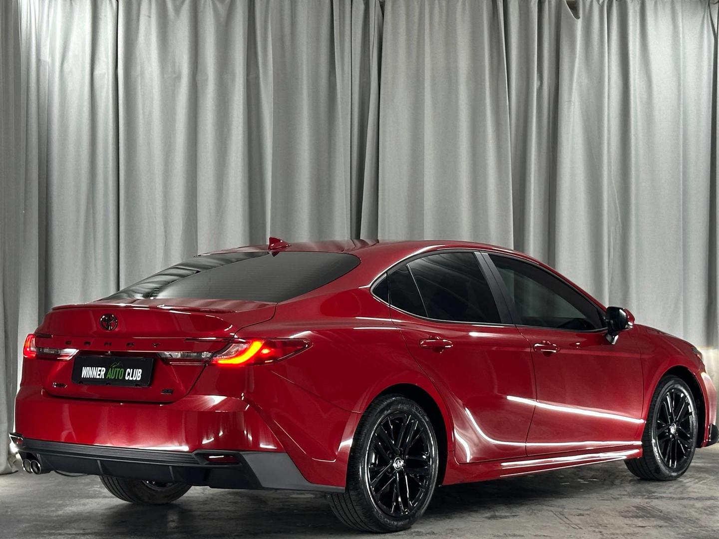 Toyota Camry 2025 — photo 2