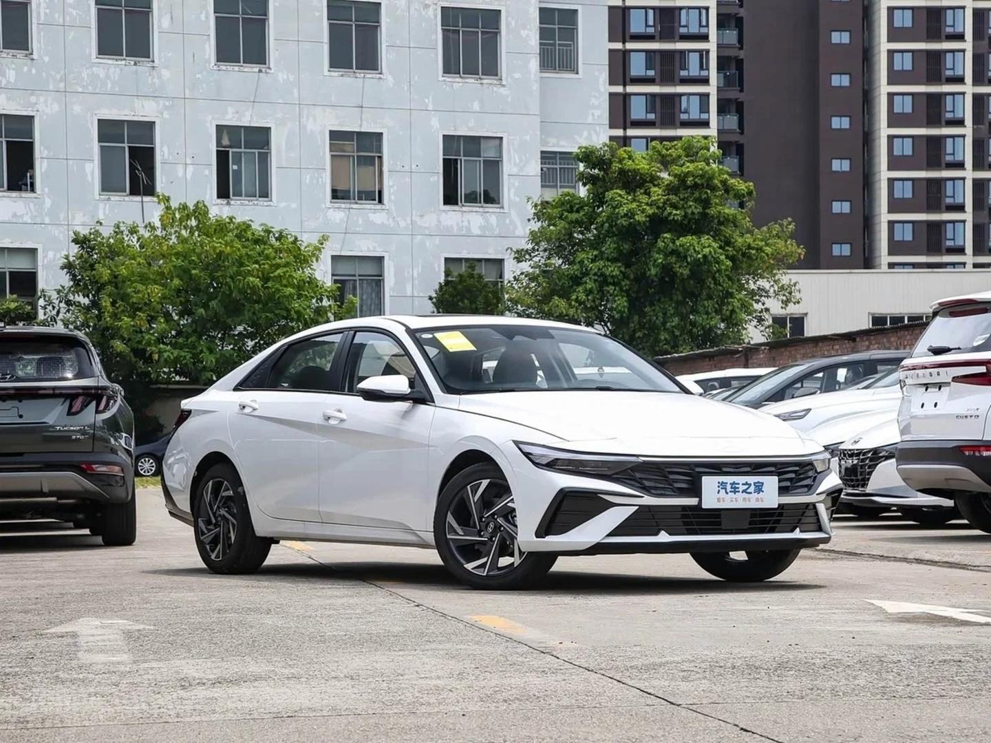 Hyundai Elantra 2026 — photo 2