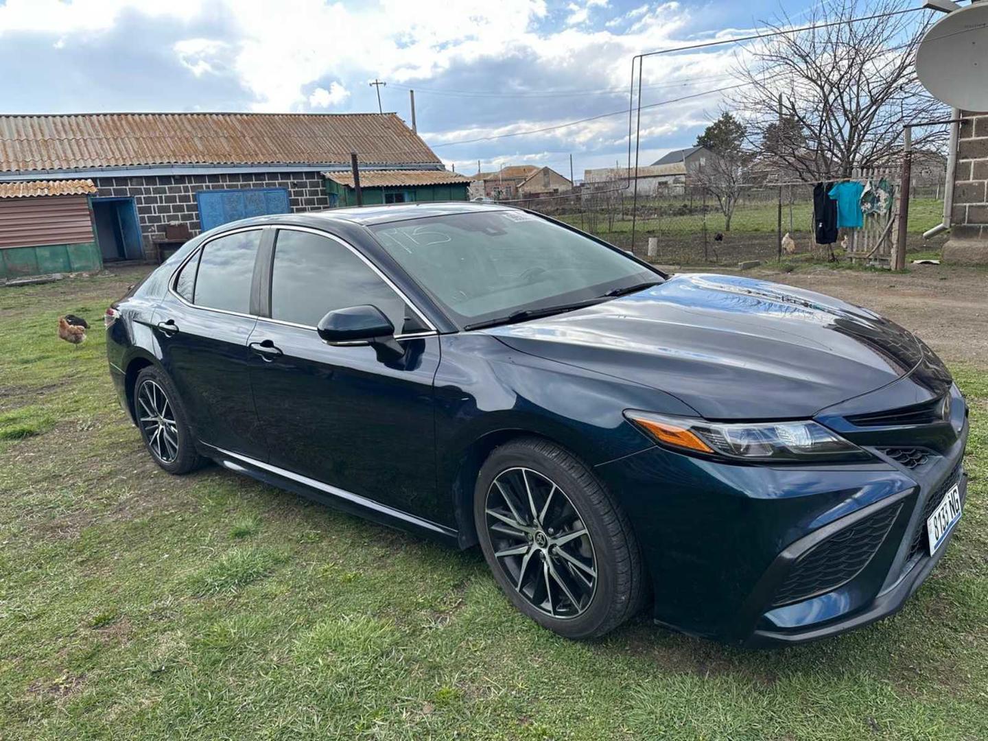 Toyota Camry 2021 — photo 2