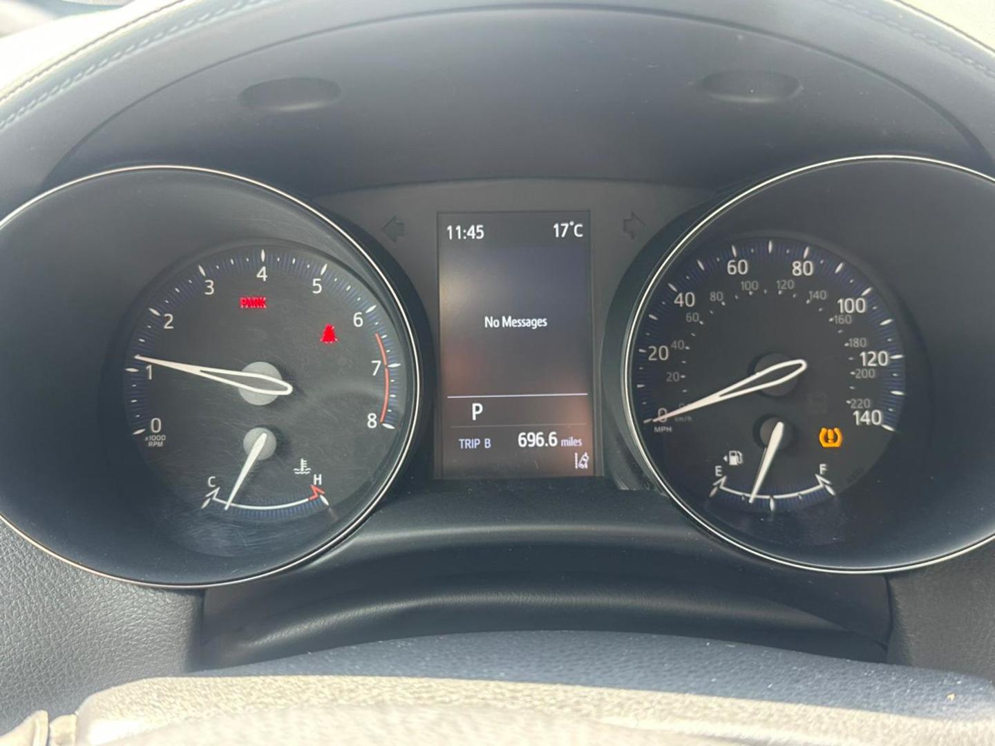 Toyota C-HR 2021 — photo 2