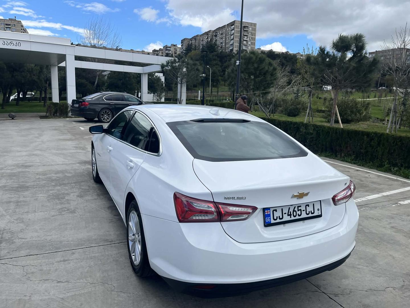 Chevrolet Malibu 2022 — photo 2