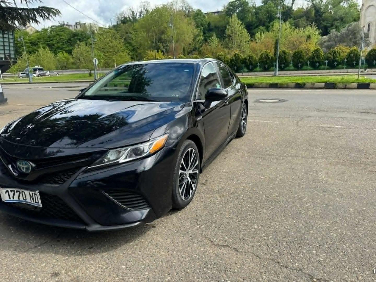 Toyota Camry 2019 — photo 2