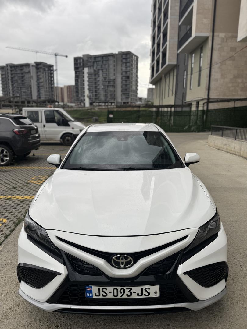 Toyota Camry 2021 — photo 2