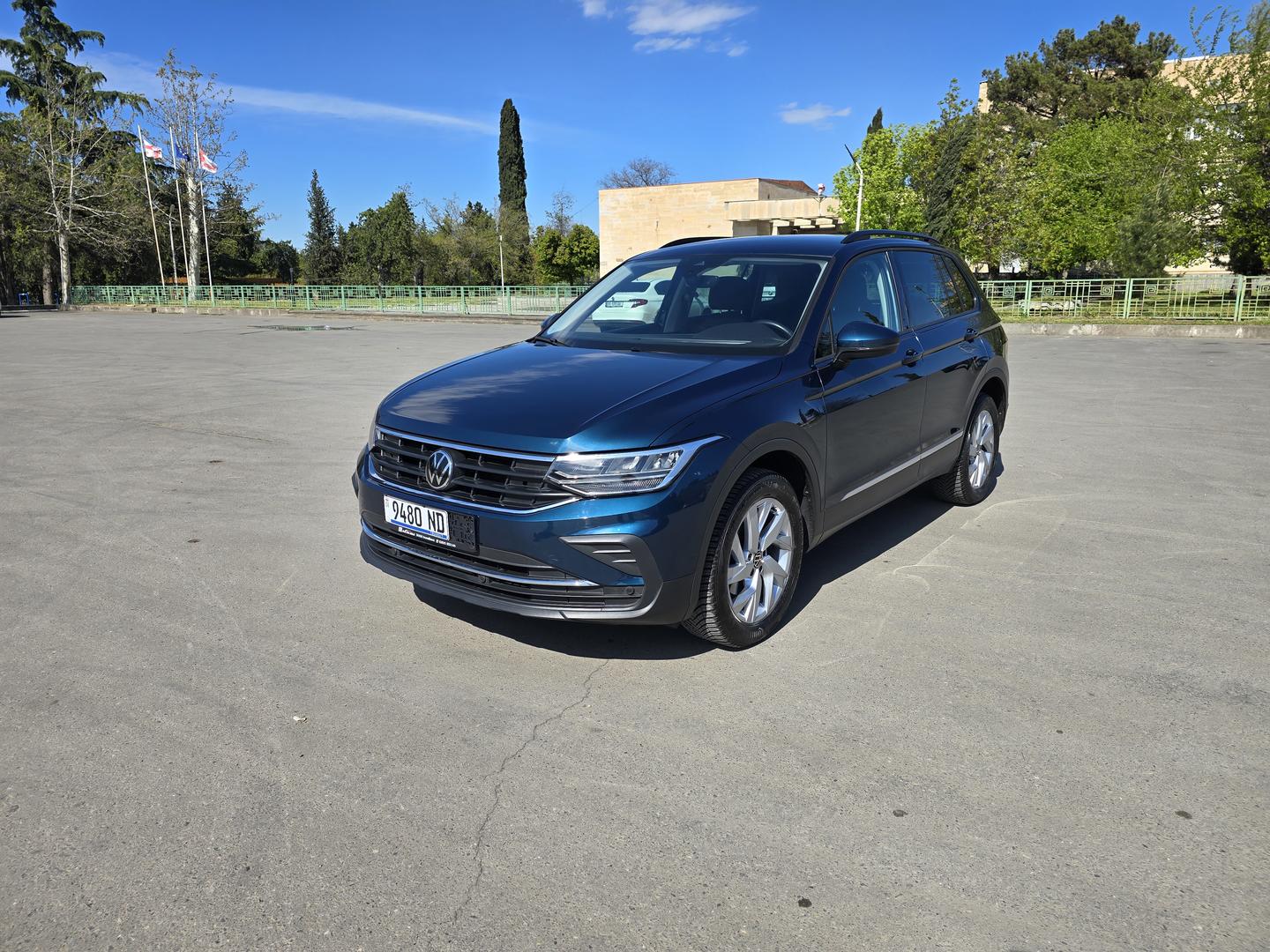 Volkswagen Tiguan 2022 — photo 2