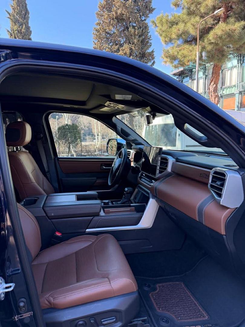 Toyota Tundra 2023 — photo 2
