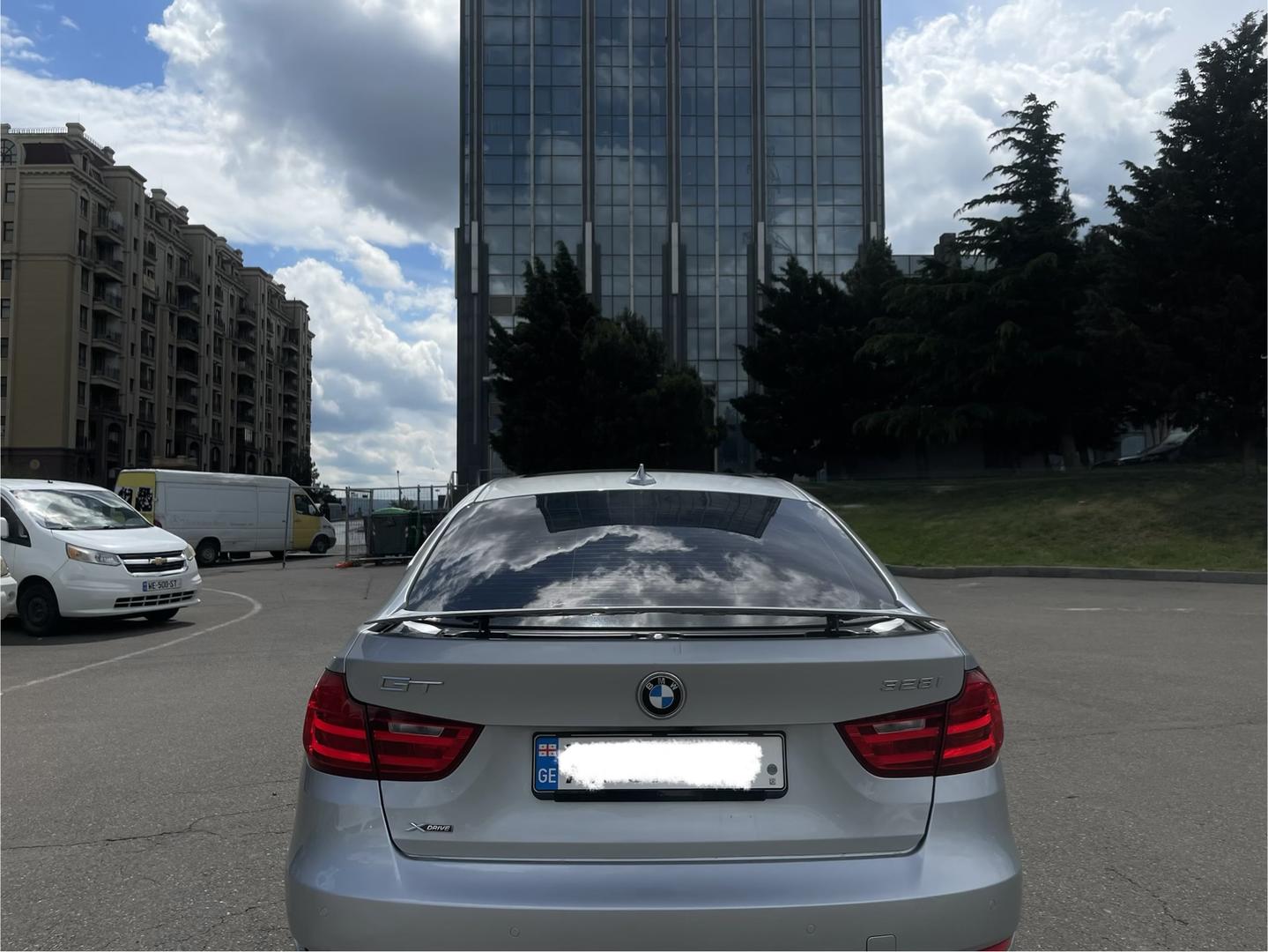 BMW 330 Gran Turismo 2016 — photo 2