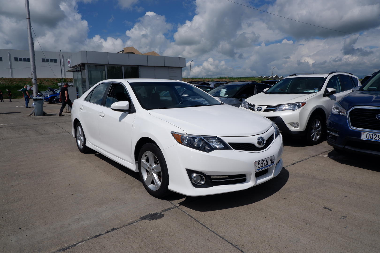 Toyota Camry 2014 — photo 2