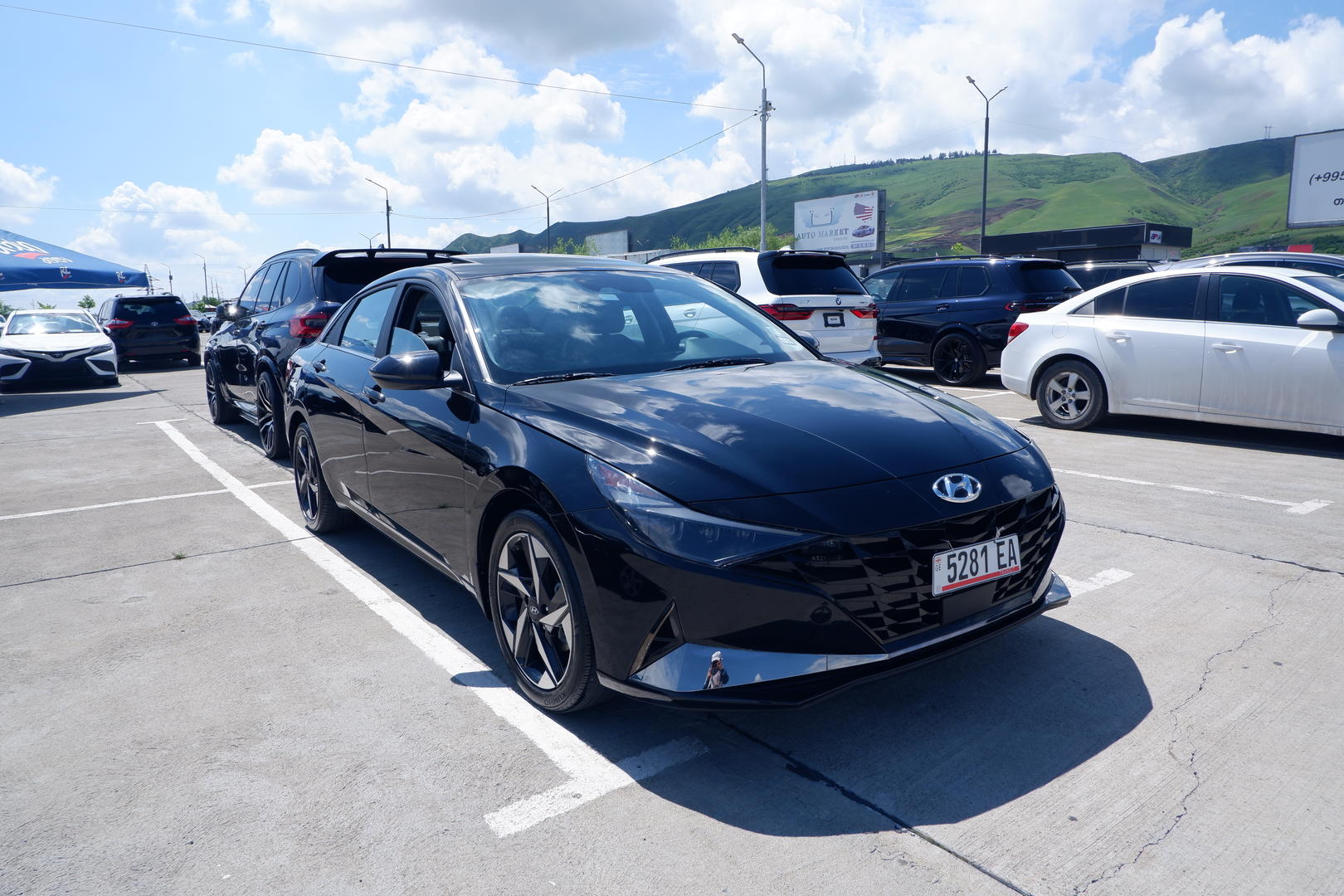 Hyundai Elantra 2023 — photo 2