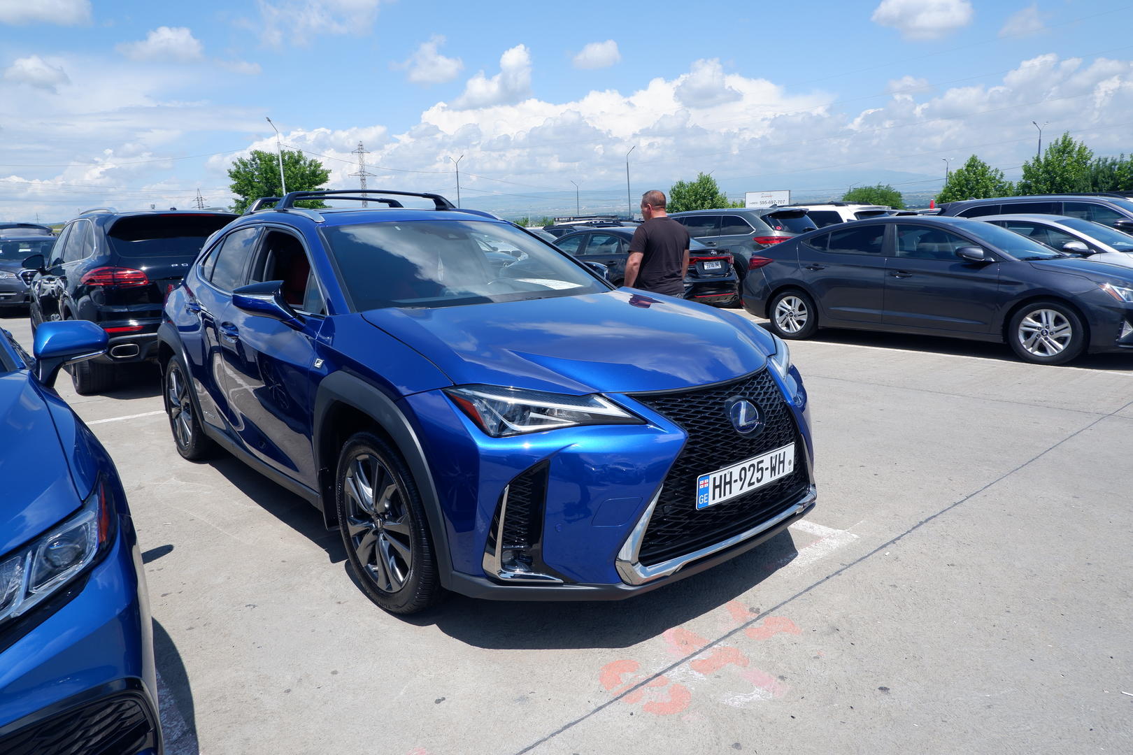 Lexus UX250h 2021 — photo 2