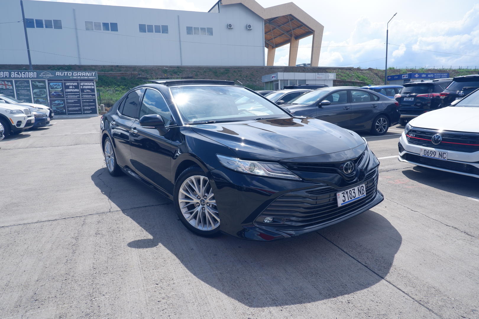 Toyota Camry 2019 — photo 2