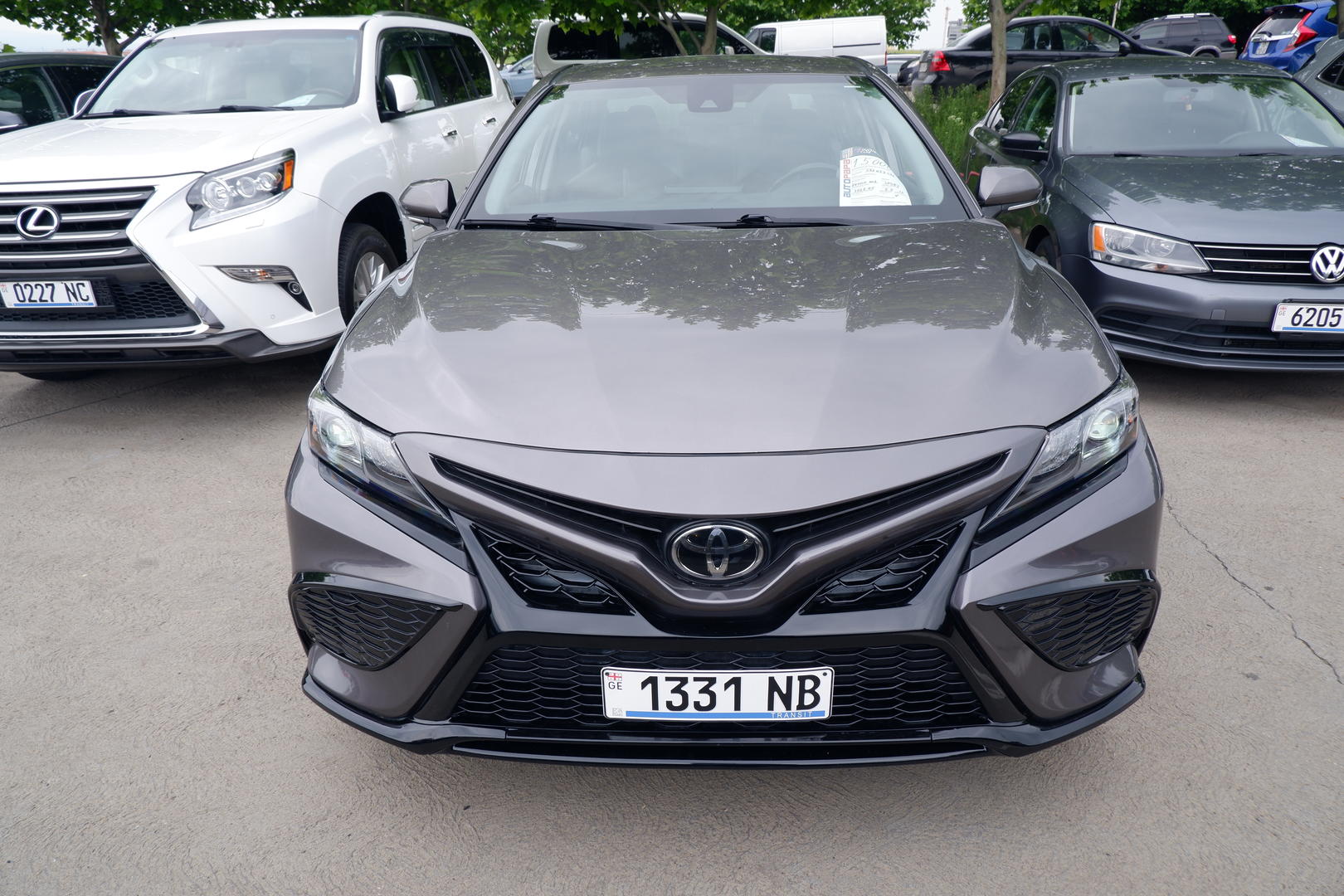 Toyota Camry 2022 — photo 2