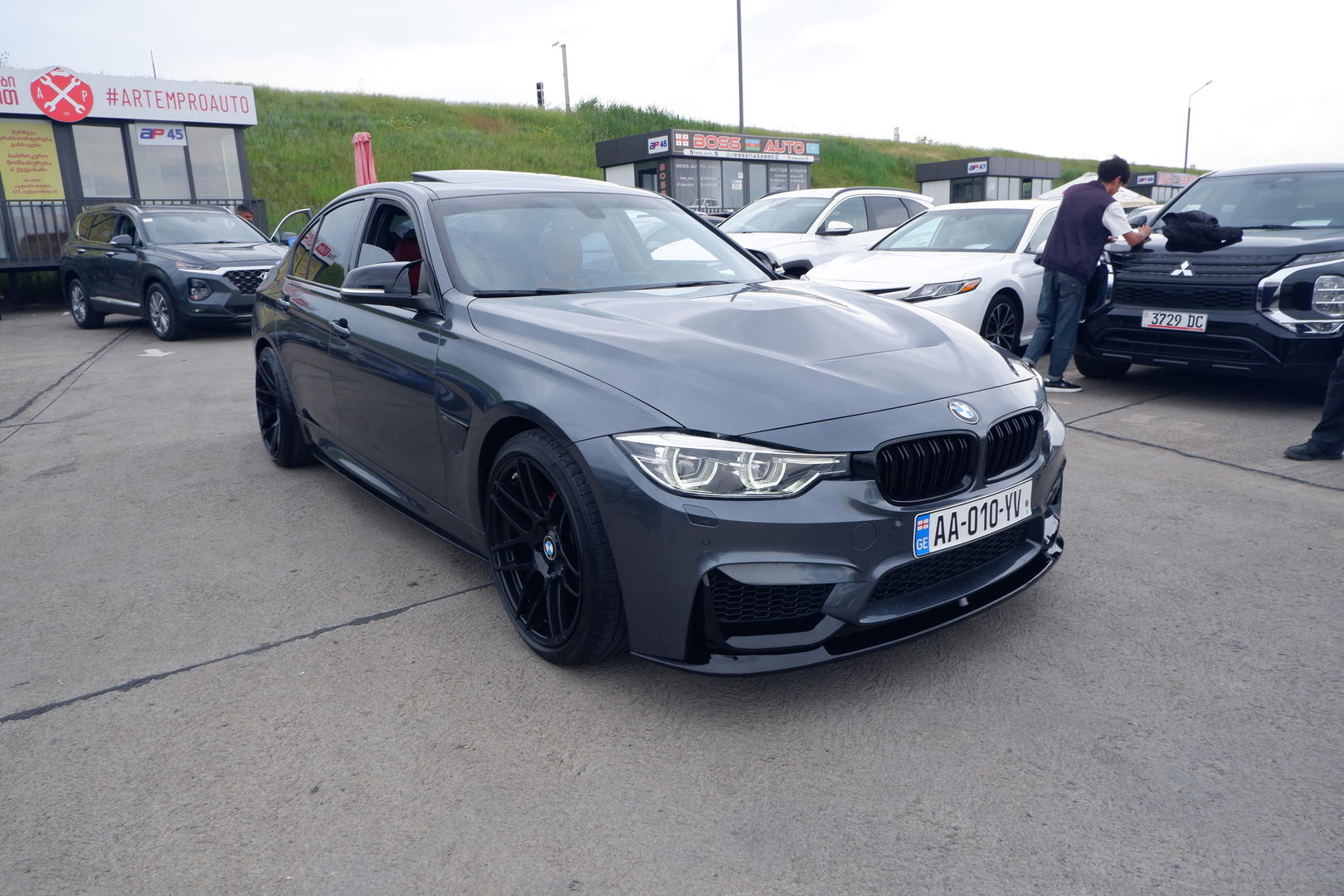 BMW 330 2017 — photo 2