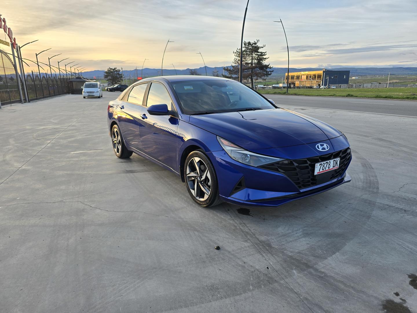 Hyundai Elantra 2023 — photo 2