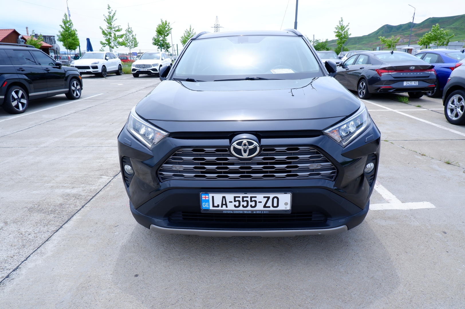 Toyota RAV4 2019 — photo 2