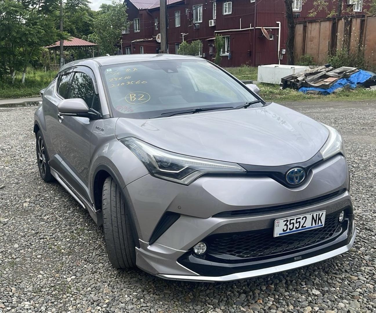 Toyota C-HR 2018 — photo 2