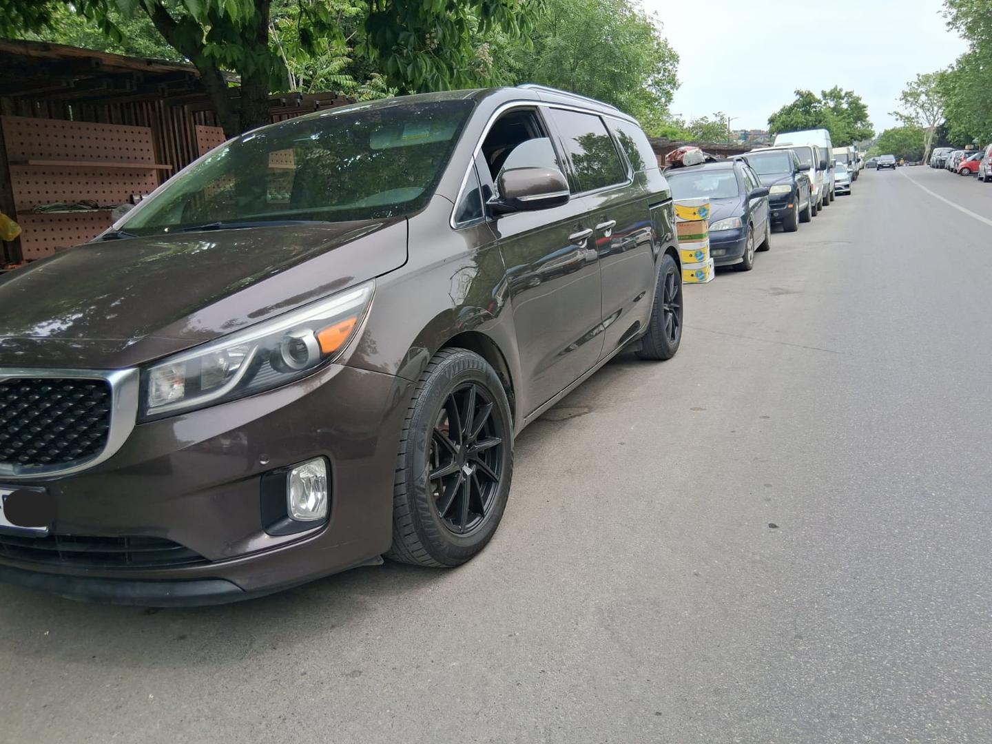 Kia Sedona 2015 — photo 2