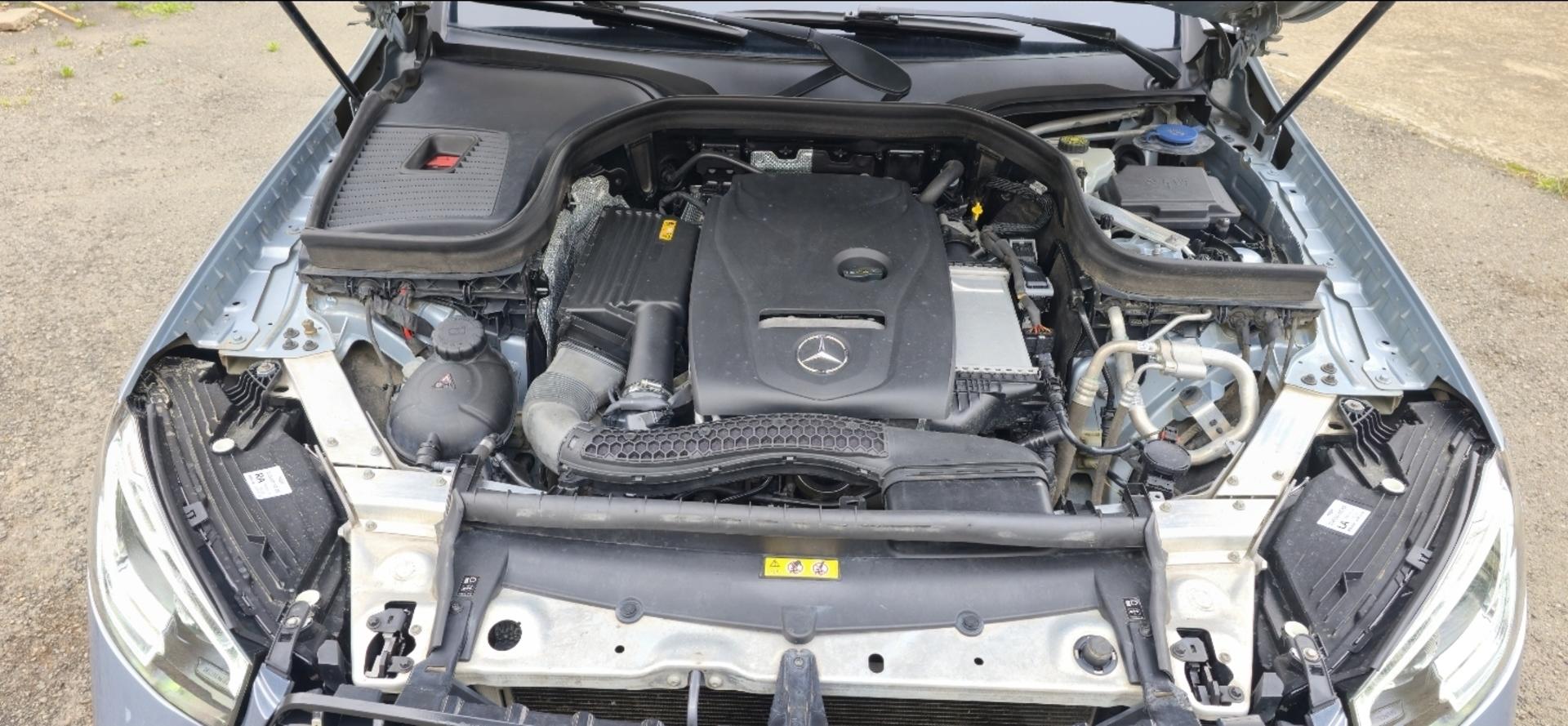 Mercedes-Benz GLC 300 2018 — photo 2