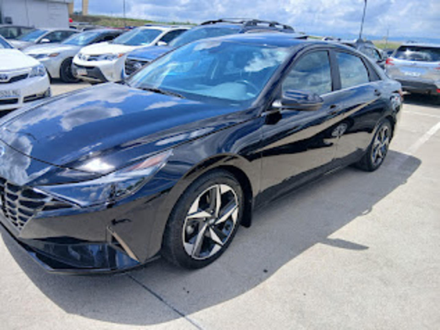 Hyundai Elantra 2023 — photo 2