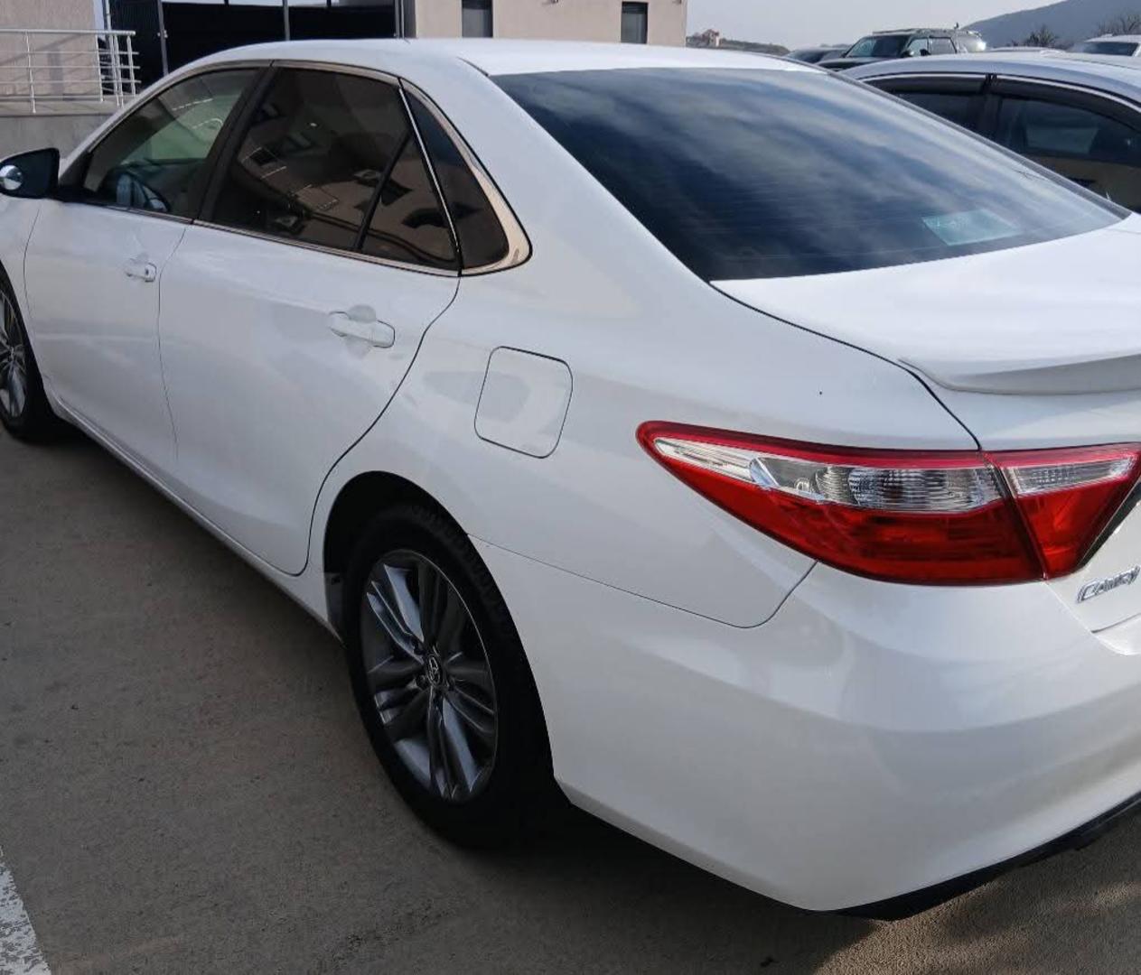 Toyota Camry 2017 — photo 2