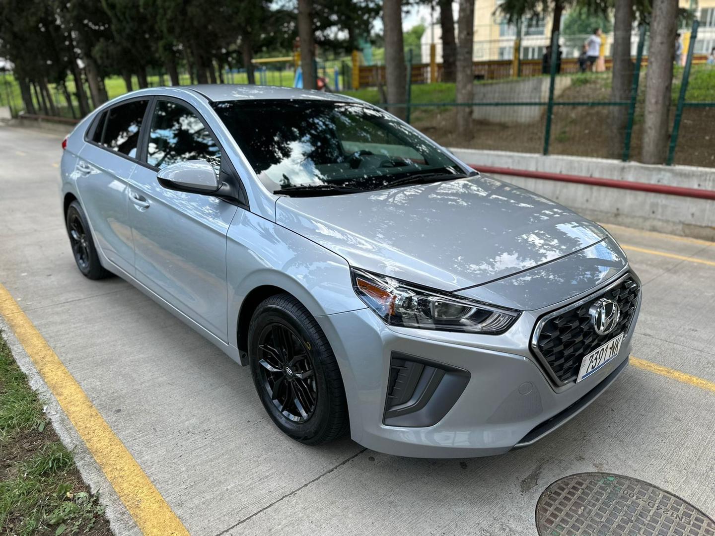 Hyundai Ioniq 2021 — photo 2