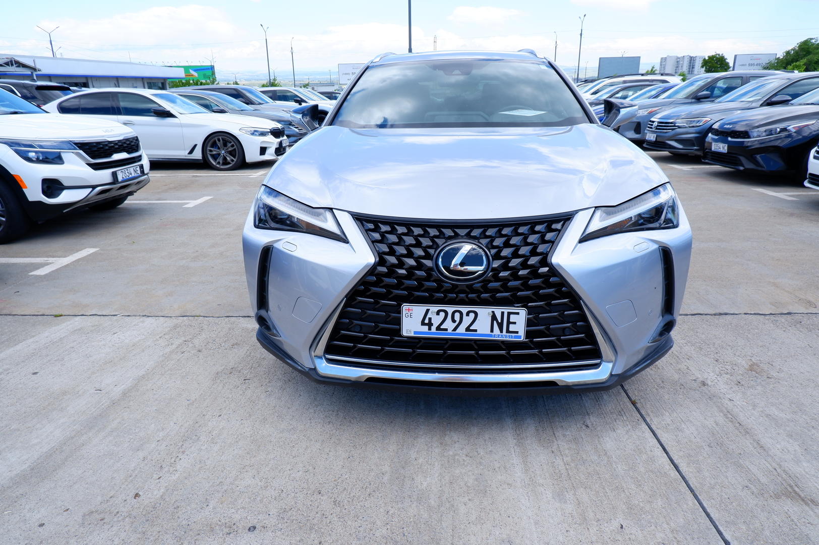 Lexus UX250h 2022 — photo 2
