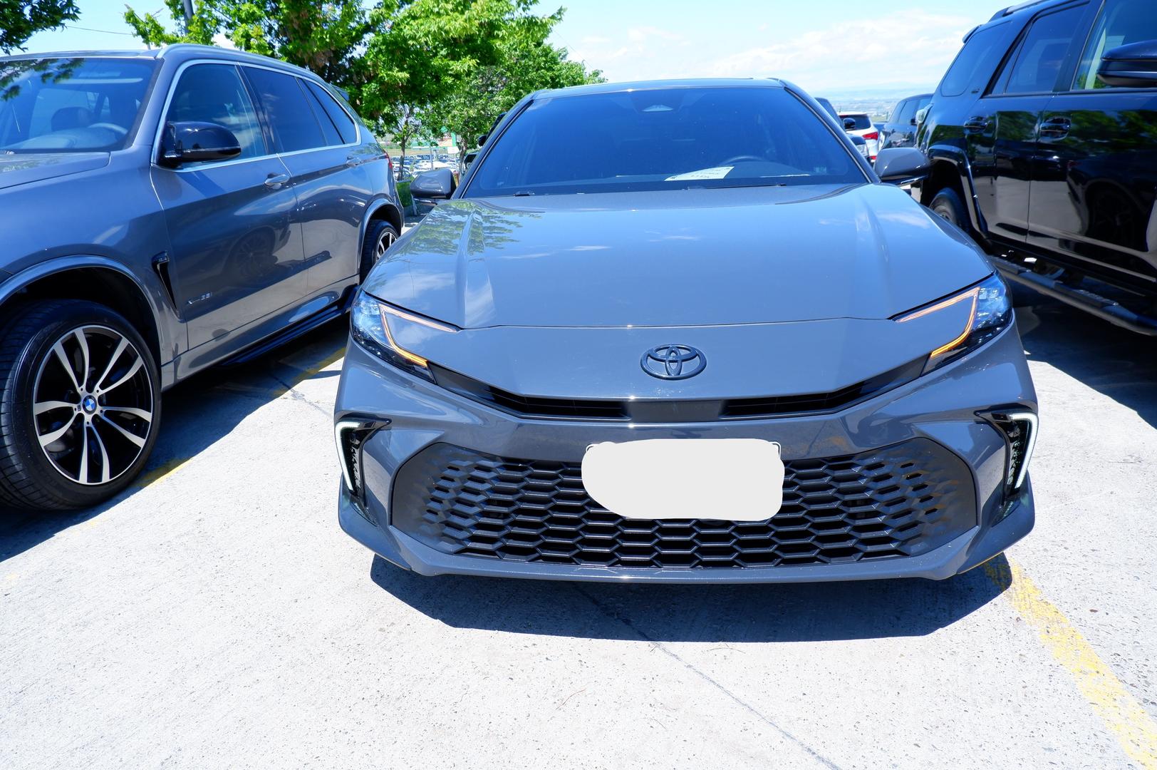 Toyota Camry 2025 — photo 2